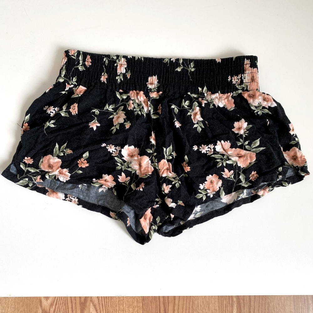 💜3 for $30 Forever 21 floral shorts